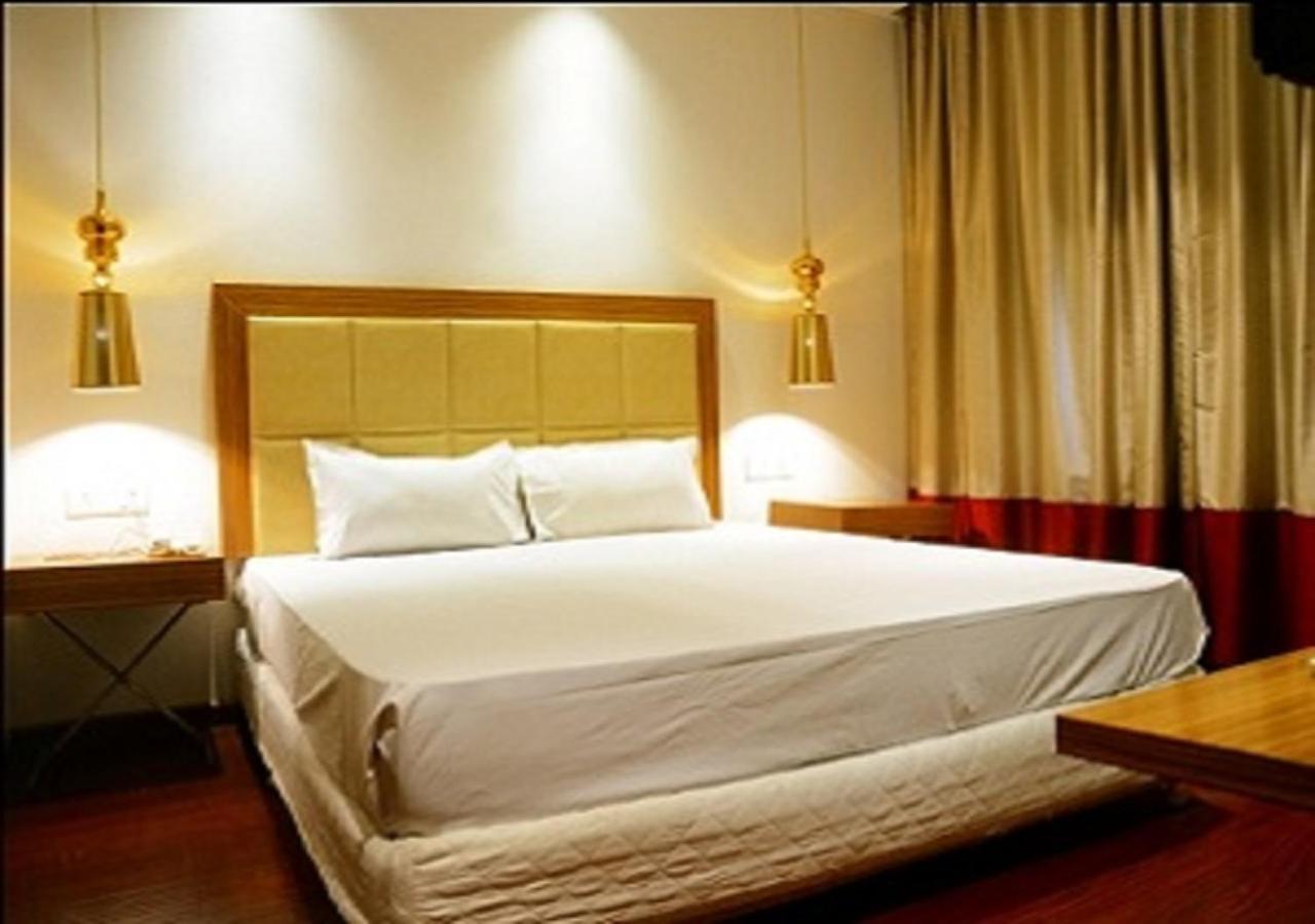 Hotel Amora - Rajnandgaon Raj Nandgaon Екстериор снимка