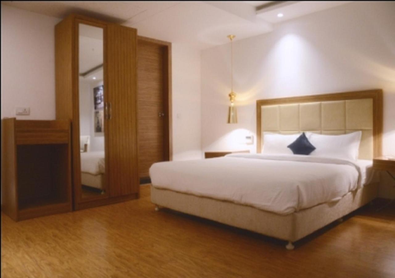 Hotel Amora - Rajnandgaon Raj Nandgaon Екстериор снимка