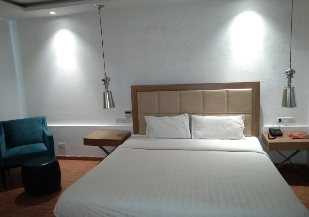 Hotel Amora - Rajnandgaon Raj Nandgaon Екстериор снимка