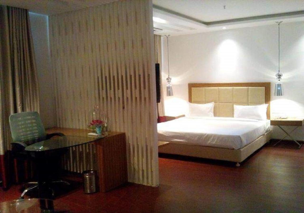 Hotel Amora - Rajnandgaon Raj Nandgaon Екстериор снимка
