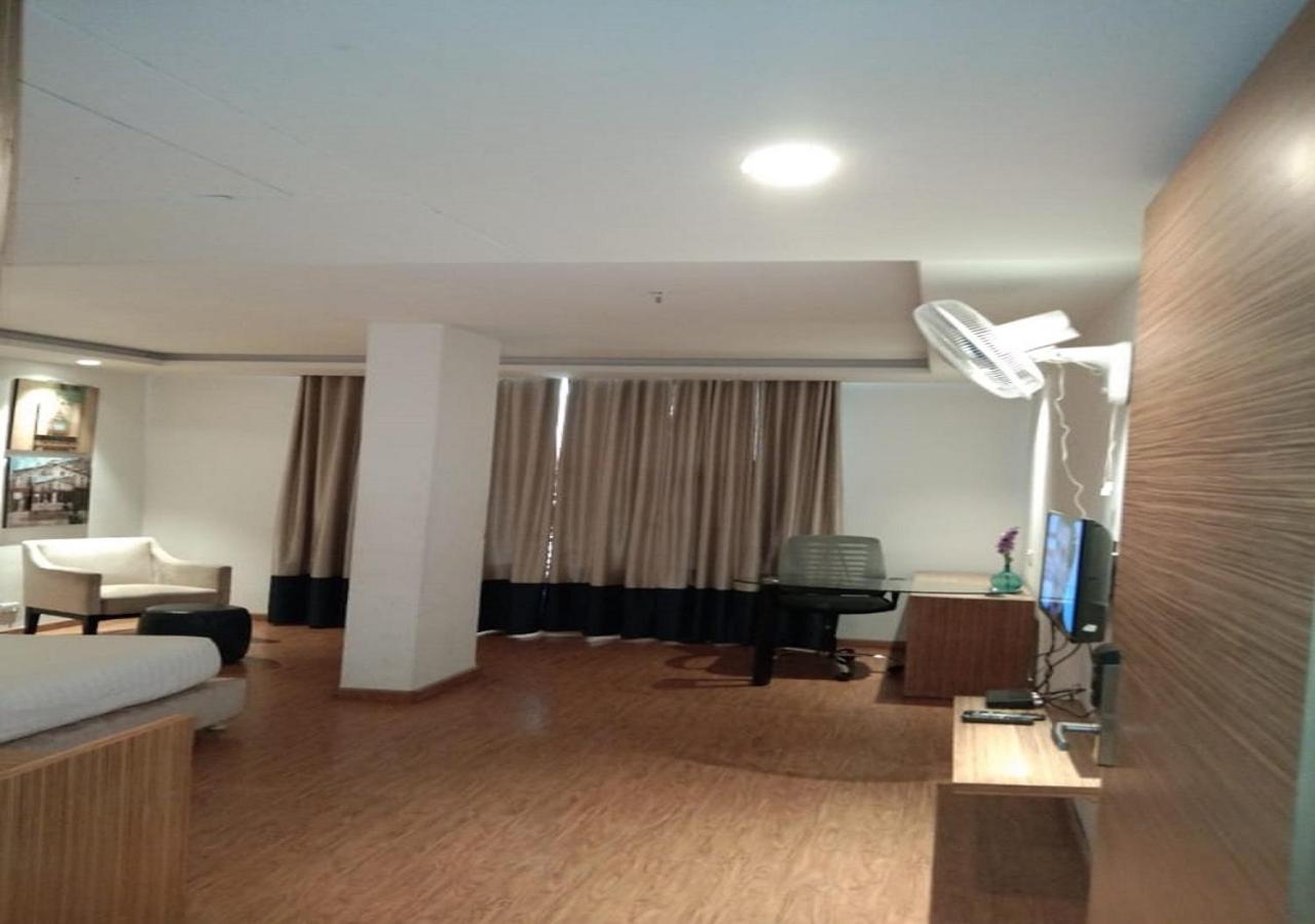 Hotel Amora - Rajnandgaon Raj Nandgaon Екстериор снимка