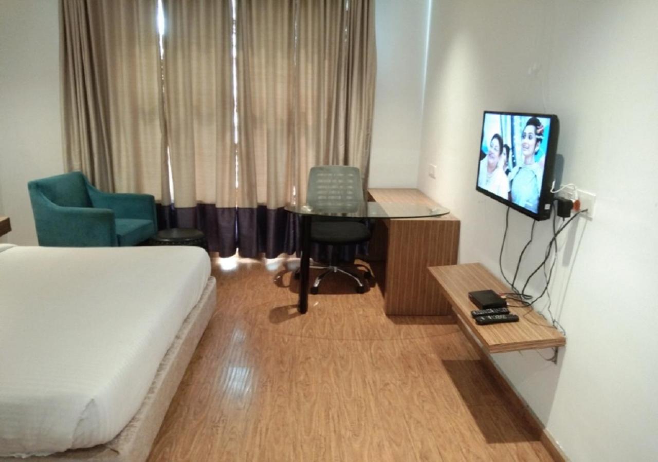 Hotel Amora - Rajnandgaon Raj Nandgaon Екстериор снимка