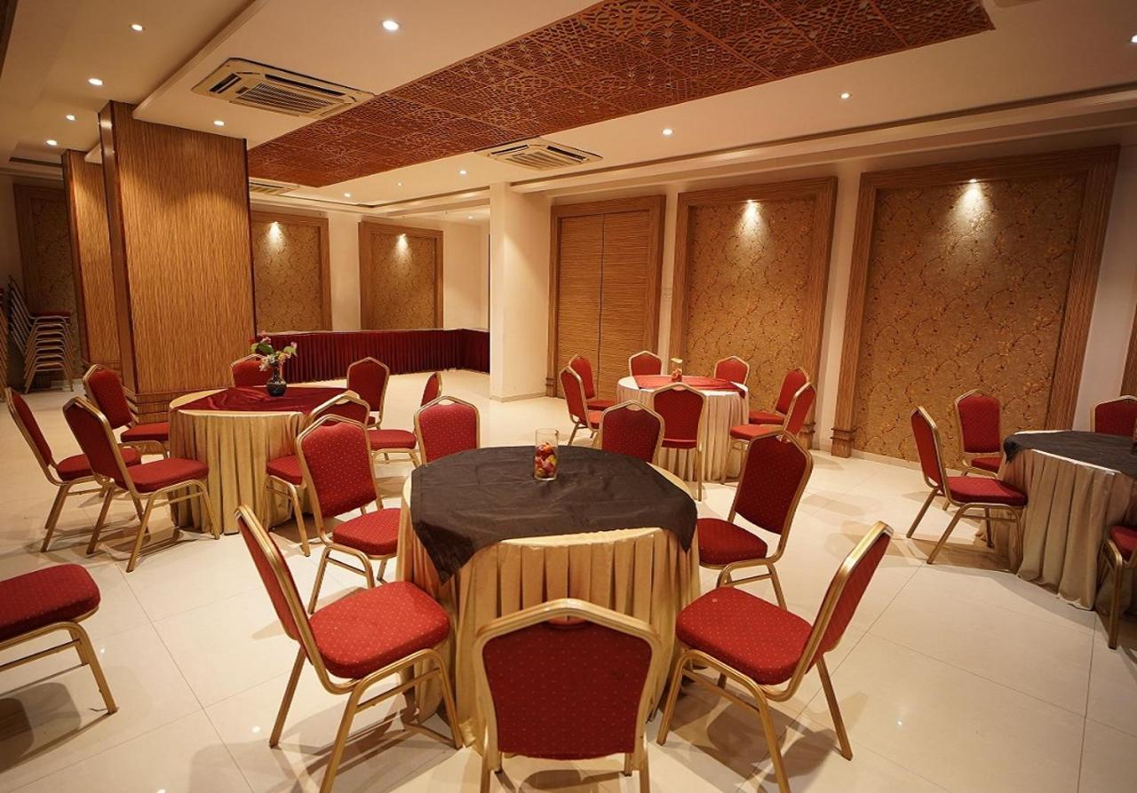 Hotel Amora - Rajnandgaon Raj Nandgaon Екстериор снимка