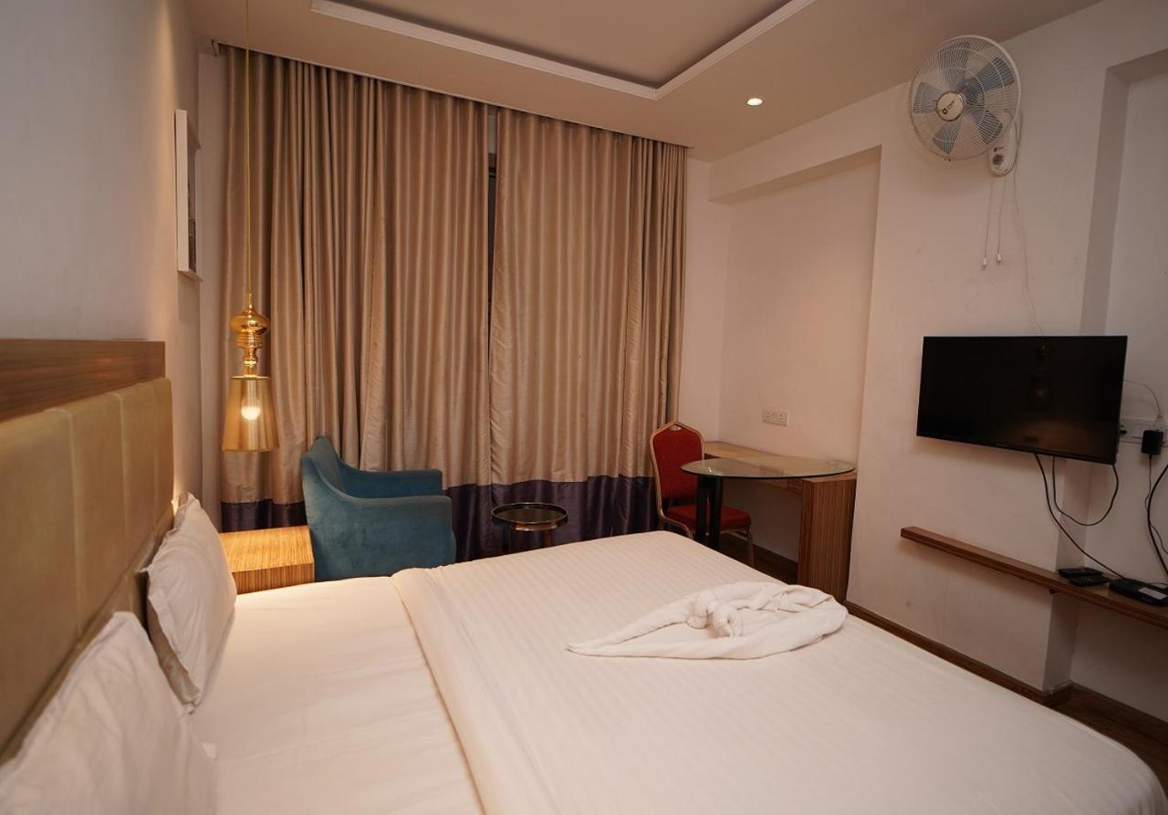 Hotel Amora - Rajnandgaon Raj Nandgaon Екстериор снимка
