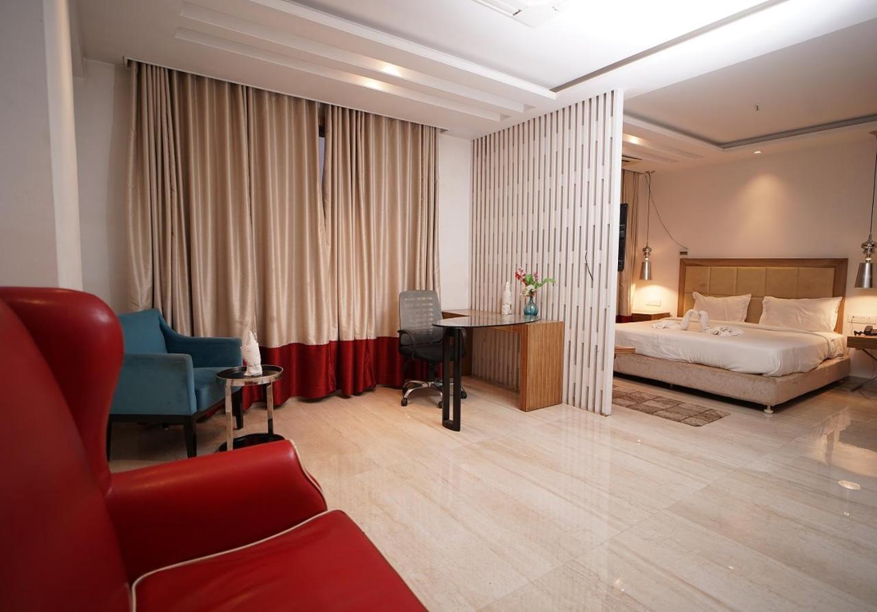 Hotel Amora - Rajnandgaon Raj Nandgaon Екстериор снимка