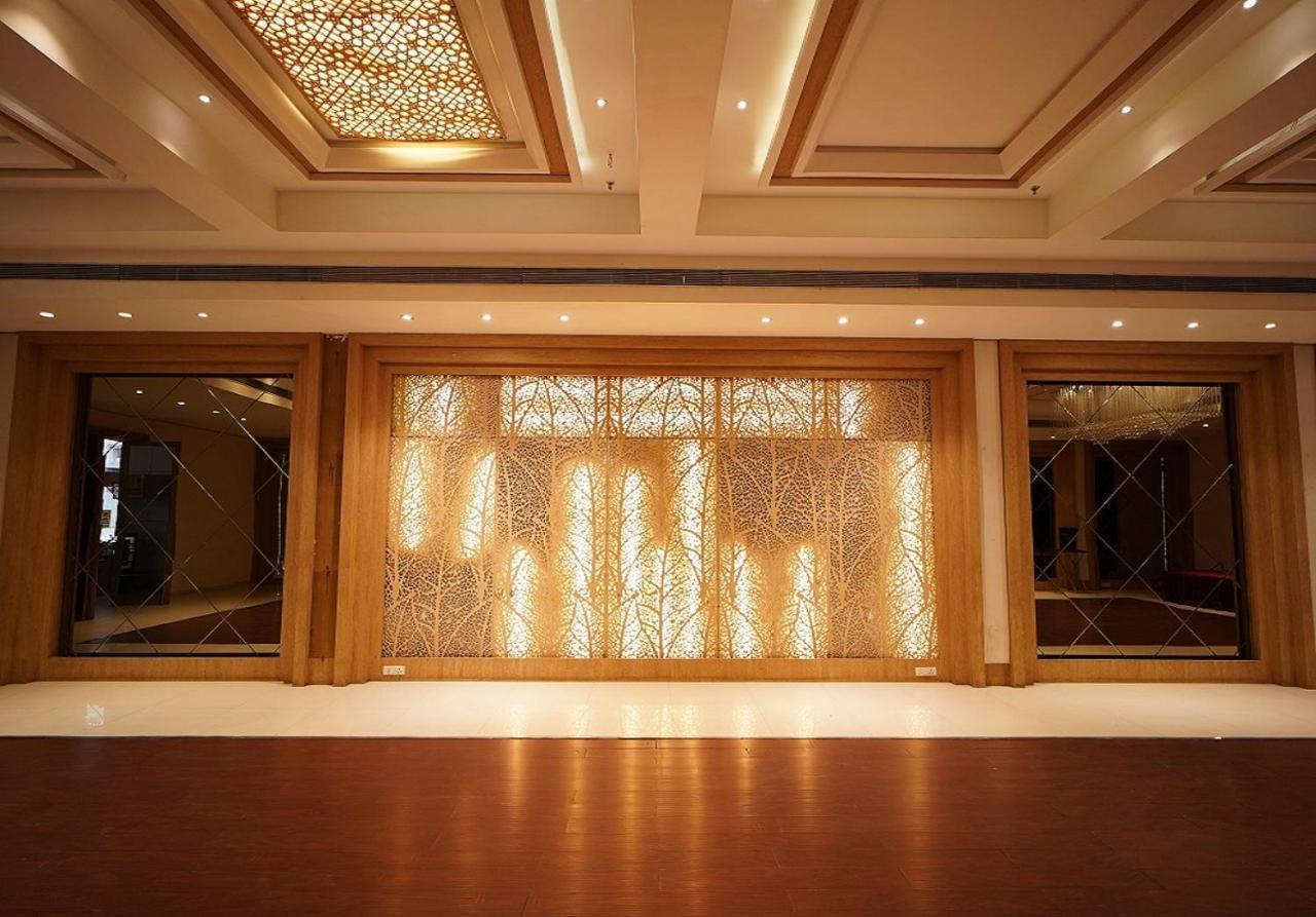 Hotel Amora - Rajnandgaon Raj Nandgaon Екстериор снимка