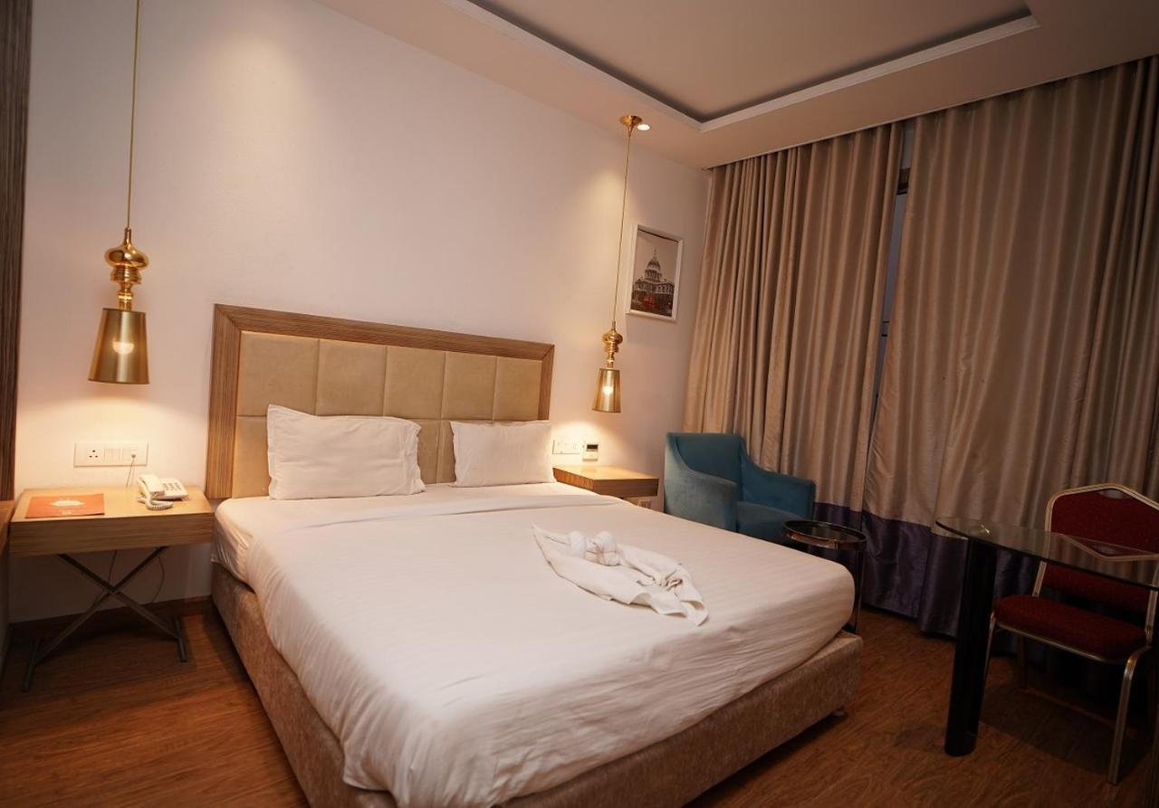 Hotel Amora - Rajnandgaon Raj Nandgaon Екстериор снимка